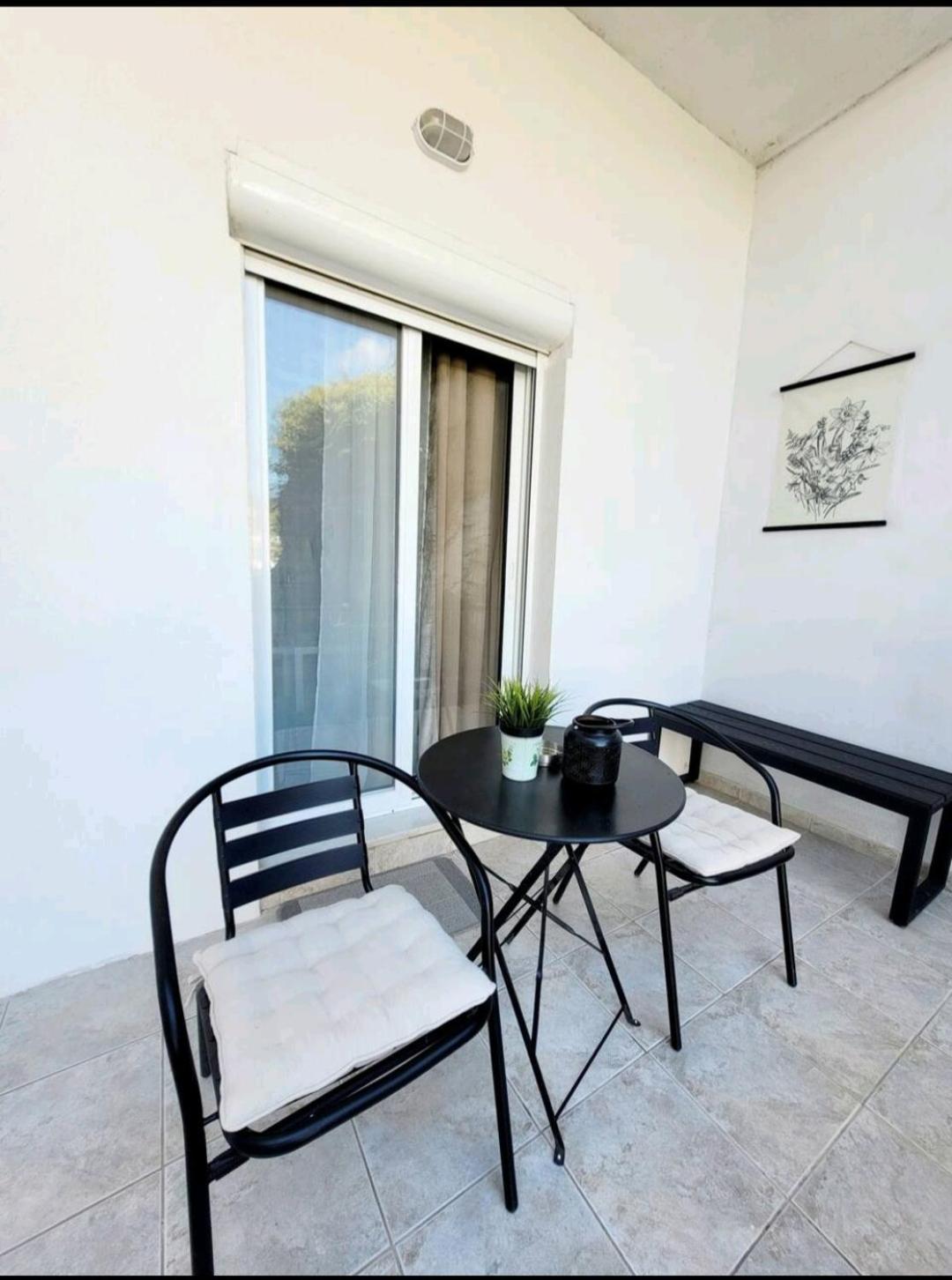 Center River Apartment Флорина Экстерьер фото