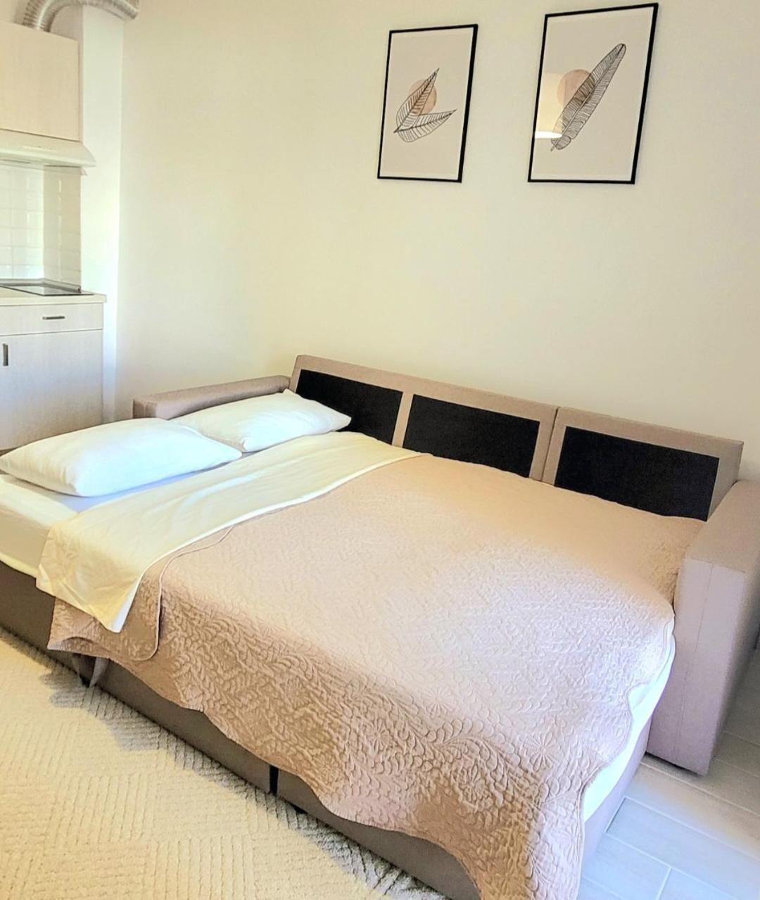 Center River Apartment Флорина Экстерьер фото