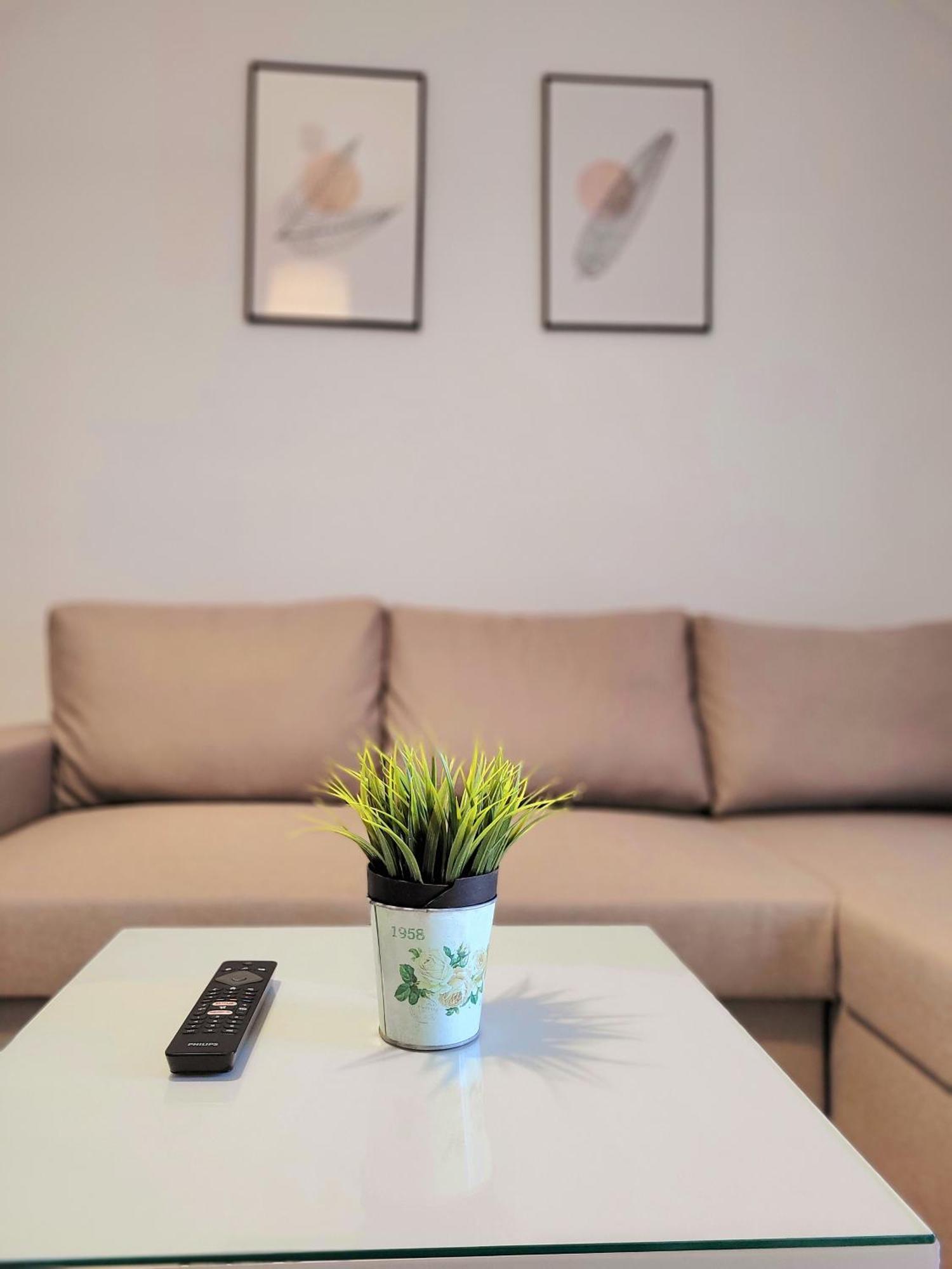 Center River Apartment Флорина Экстерьер фото